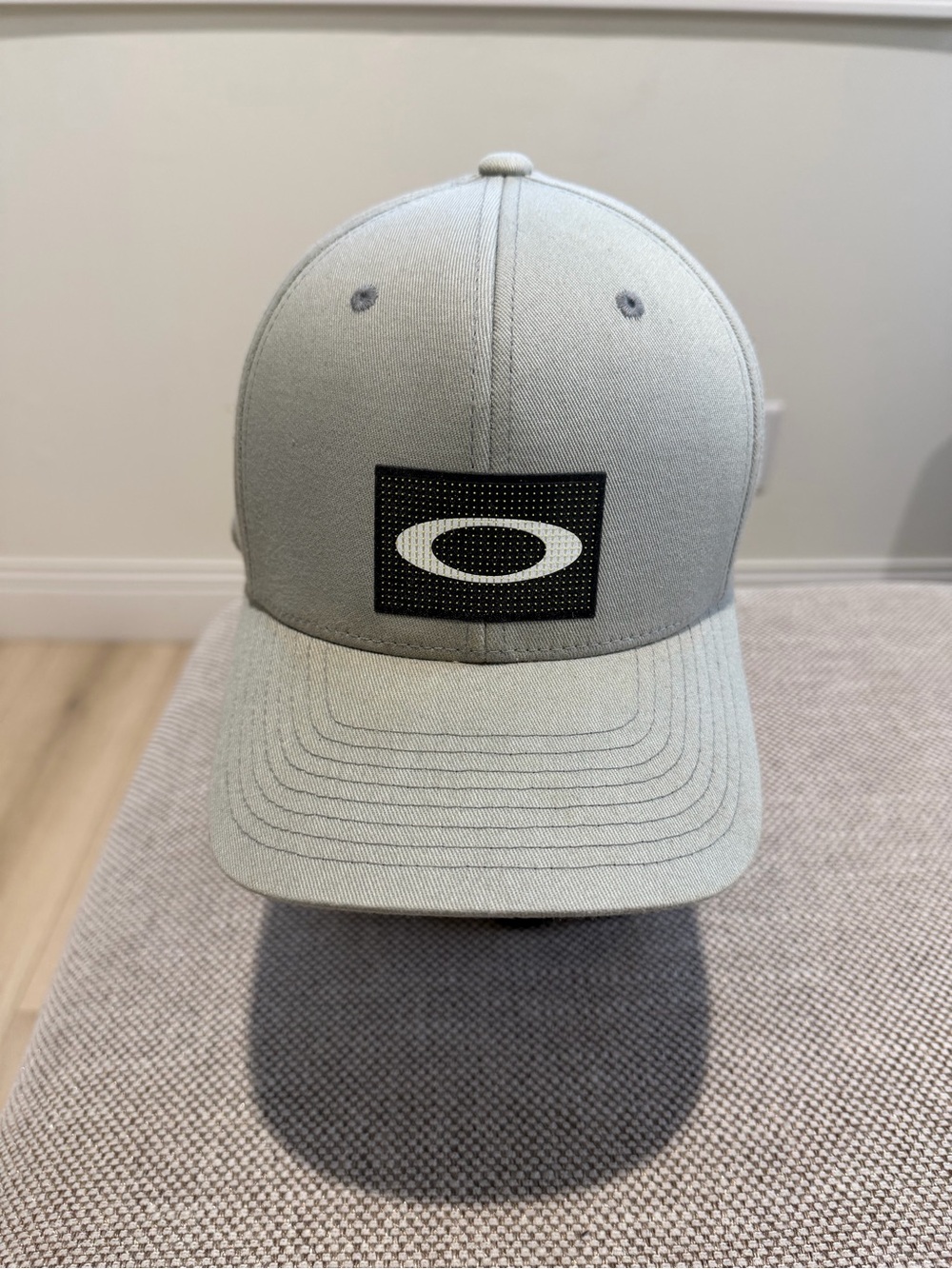 Oakley Gray Silicon Ellipse Patch Flexfit Hat Cap Size S/M